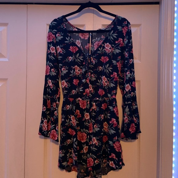 American Eagle Outfitters Dresses & Skirts - American Eagle Floral Romper